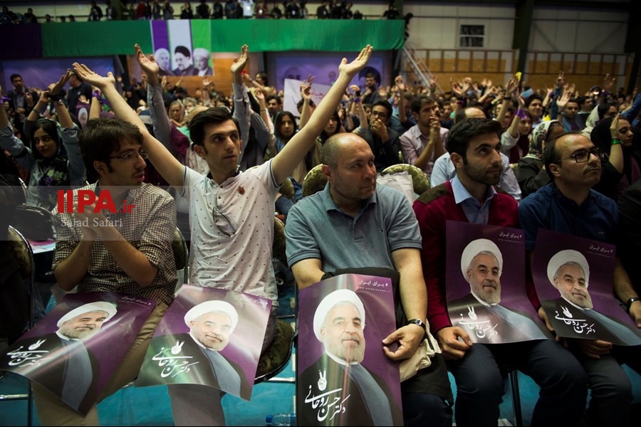     همایش جوانان حامی روحانی