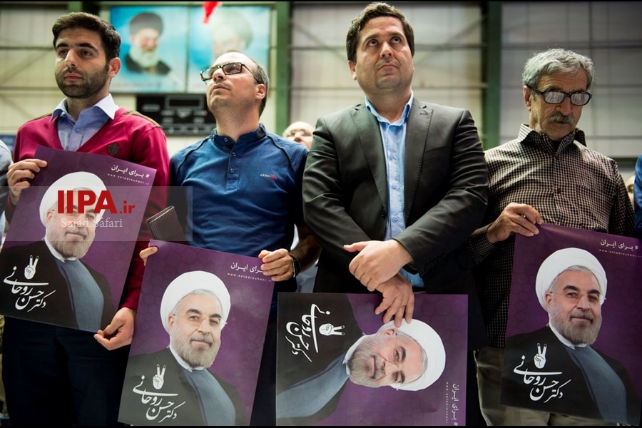     همایش جوانان حامی روحانی