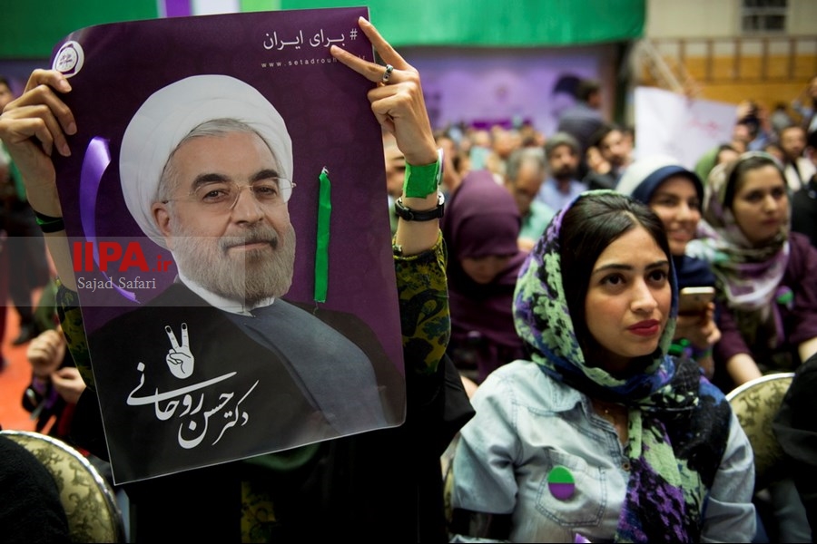     همایش جوانان حامی روحانی