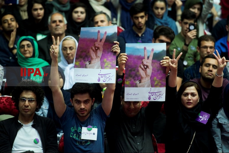     همایش جوانان حامی روحانی