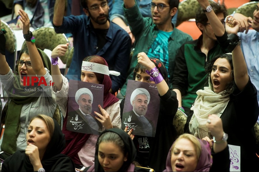     همایش جوانان حامی روحانی