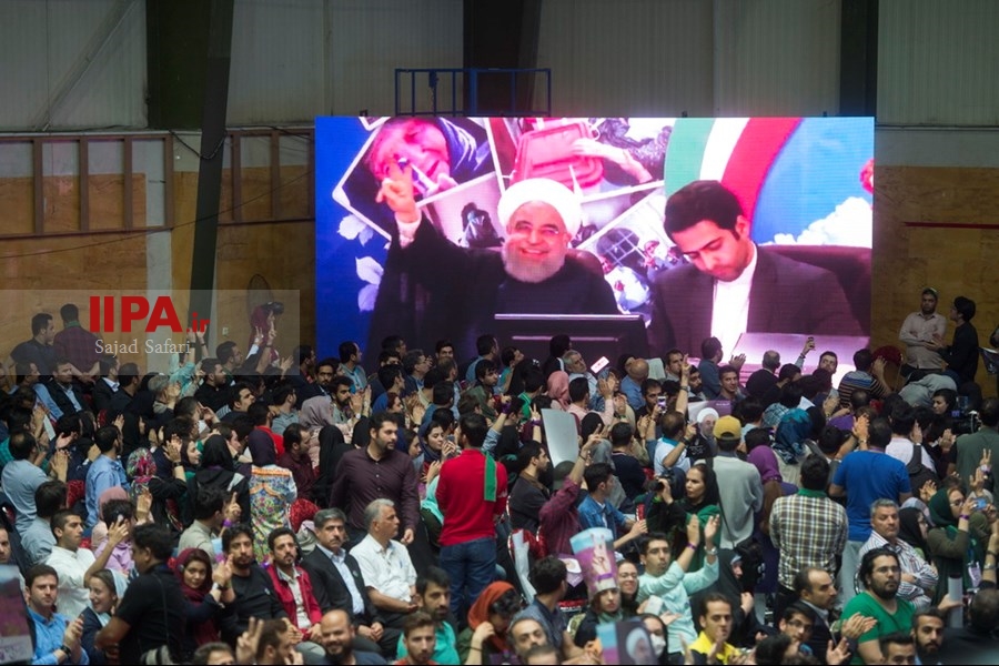     همایش جوانان حامی روحانی