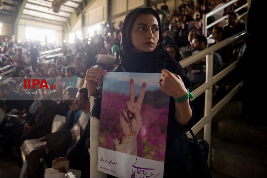     همایش جوانان حامی روحانی