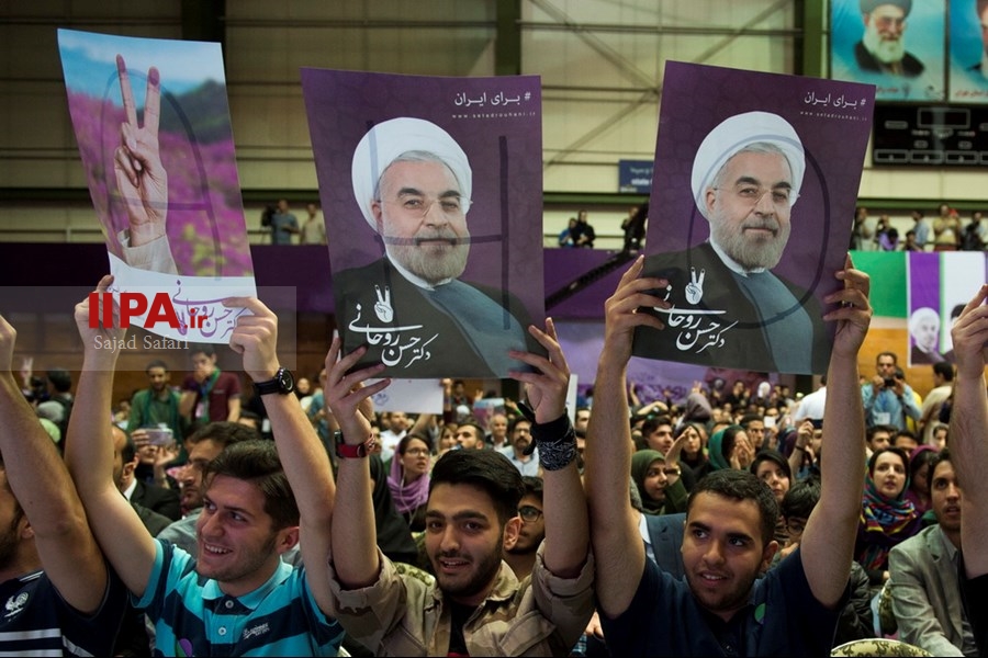    همایش جوانان حامی روحانی
