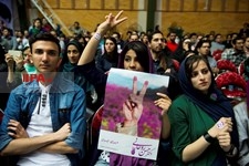     همایش جوانان حامی روحانی