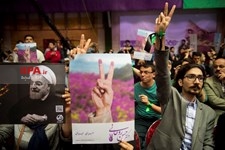     همایش جوانان حامی روحانی