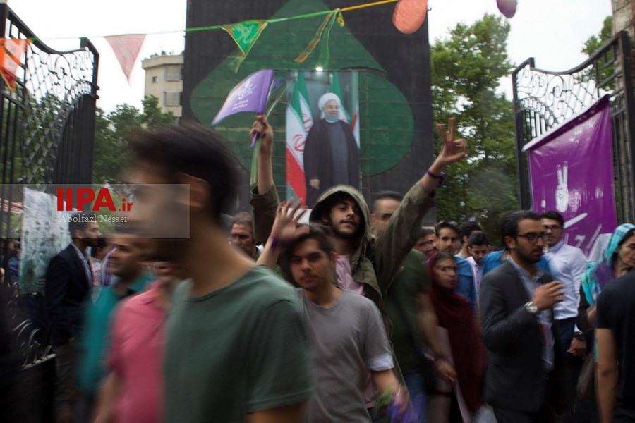   تماشای سومین مناظره تلویزیونی نامزد های انتخابات ریاست جمهوری
