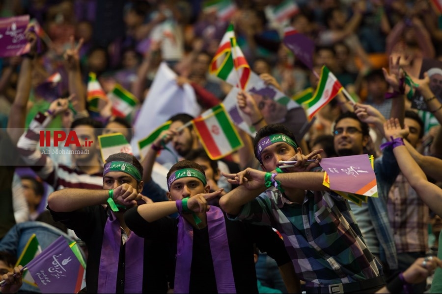   همایش حامیان روحانی در ورزشگاه 12 هزار نفری آزادی