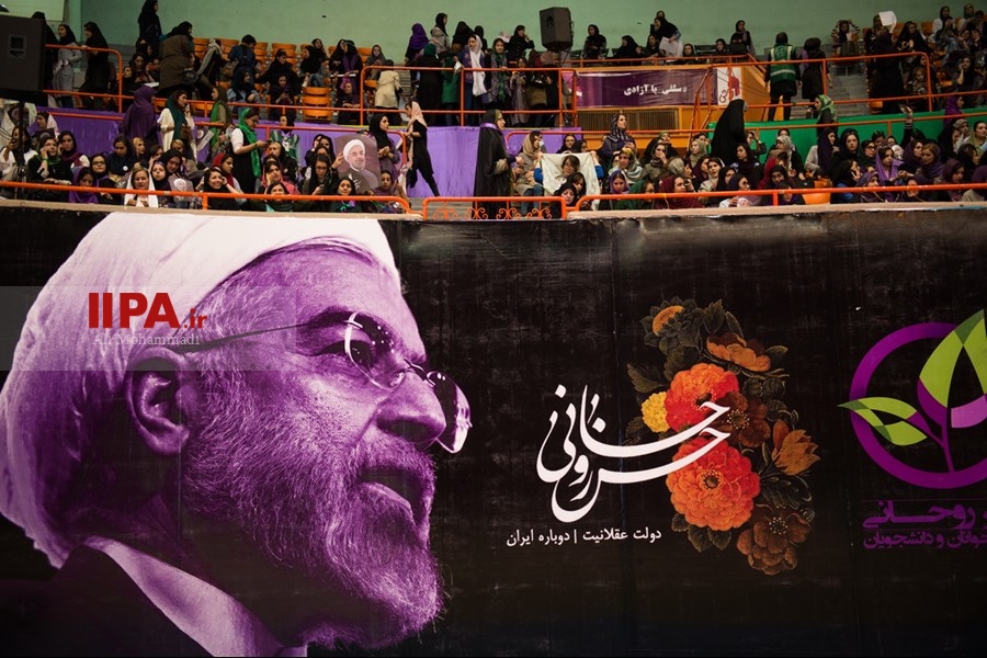   همایش حامیان روحانی در ورزشگاه 12 هزار نفری آزادی