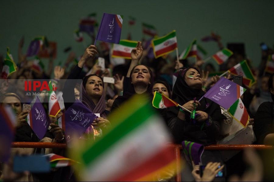   همایش حامیان روحانی در ورزشگاه 12 هزار نفری آزادی