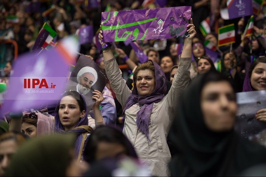   همایش حامیان روحانی در ورزشگاه 12 هزار نفری آزادی