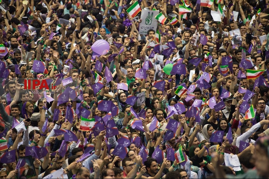   همایش حامیان روحانی در ورزشگاه 12 هزار نفری آزادی