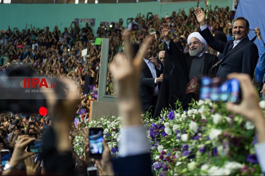   همایش حامیان روحانی در ورزشگاه 12 هزار نفری آزادی