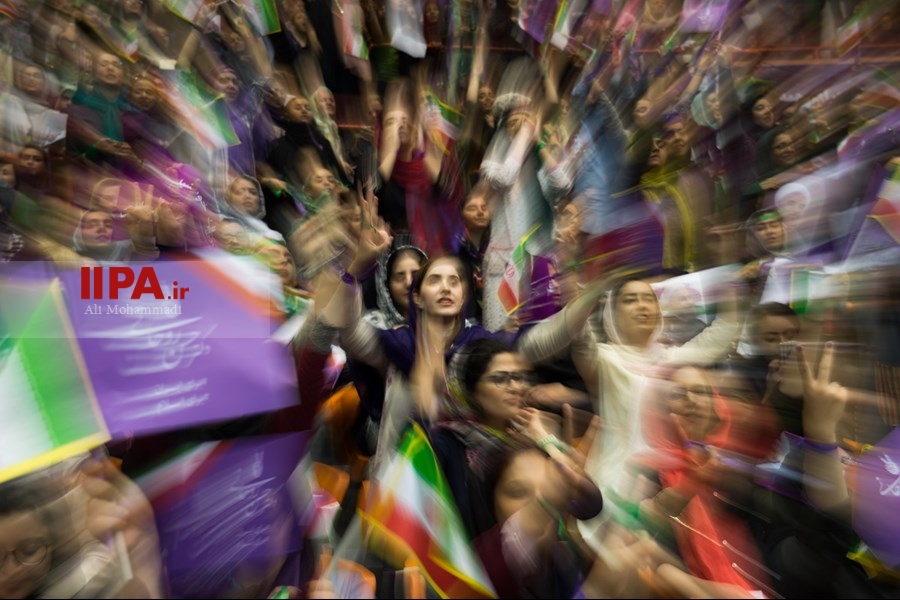   همایش حامیان روحانی در ورزشگاه 12 هزار نفری آزادی