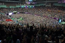   همایش حامیان روحانی در ورزشگاه 12 هزار نفری آزادی