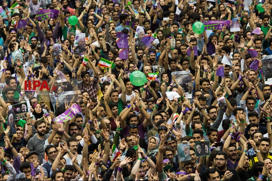   همایش حامیان روحانی در ورزشگاه 12 هزار نفری آزادی