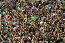   همایش حامیان روحانی در ورزشگاه 12 هزار نفری آزادی