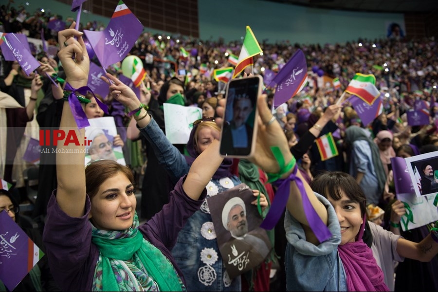   همایش حامیان روحانی در ورزشگاه 12 هزار نفری آزادی