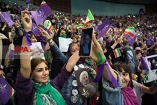   همایش حامیان روحانی در ورزشگاه 12 هزار نفری آزادی