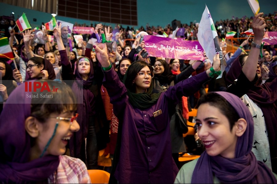   همایش حامیان روحانی در ورزشگاه 12 هزار نفری آزادی