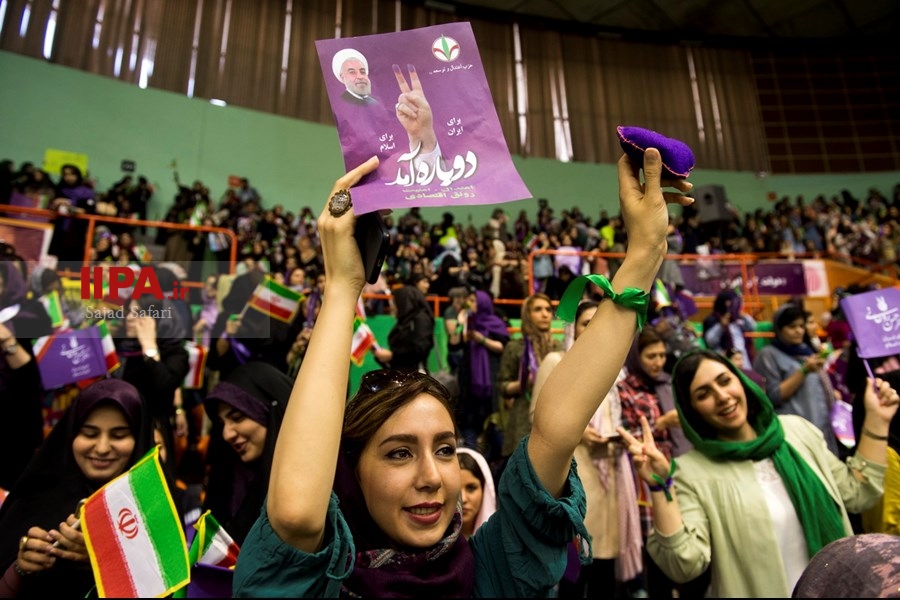   همایش حامیان روحانی در ورزشگاه 12 هزار نفری آزادی