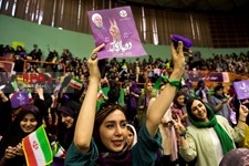  همایش حامیان روحانی در ورزشگاه 12 هزار نفری آزادی