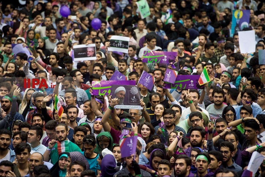   همایش حامیان روحانی در ورزشگاه 12 هزار نفری آزادی