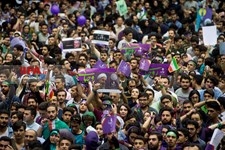   همایش حامیان روحانی در ورزشگاه 12 هزار نفری آزادی