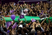   همایش حامیان روحانی در ورزشگاه 12 هزار نفری آزادی