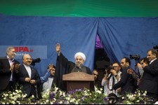   همایش حامیان روحانی در ورزشگاه 12 هزار نفری آزادی