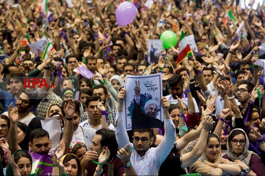   همایش حامیان روحانی در ورزشگاه 12 هزار نفری آزادی