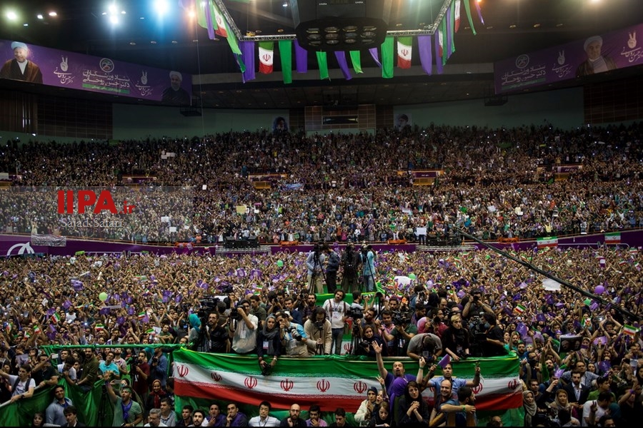   همایش حامیان روحانی در ورزشگاه 12 هزار نفری آزادی