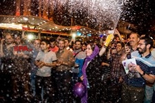   شادی مردم پس از انتخابات ۲۹ اردیبهشت 