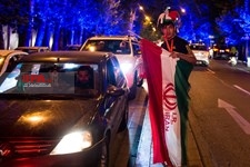   شادی مردم پس از صعود تیم ملی فوتبال به جام جهانی