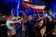   شادی مردم پس از صعود تیم ملی فوتبال به جام جهانی