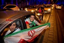   شادی مردم پس از صعود تیم ملی فوتبال به جام جهانی
