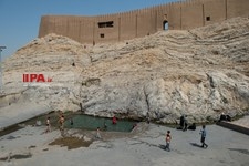   آب‌تنی در چشمه علی