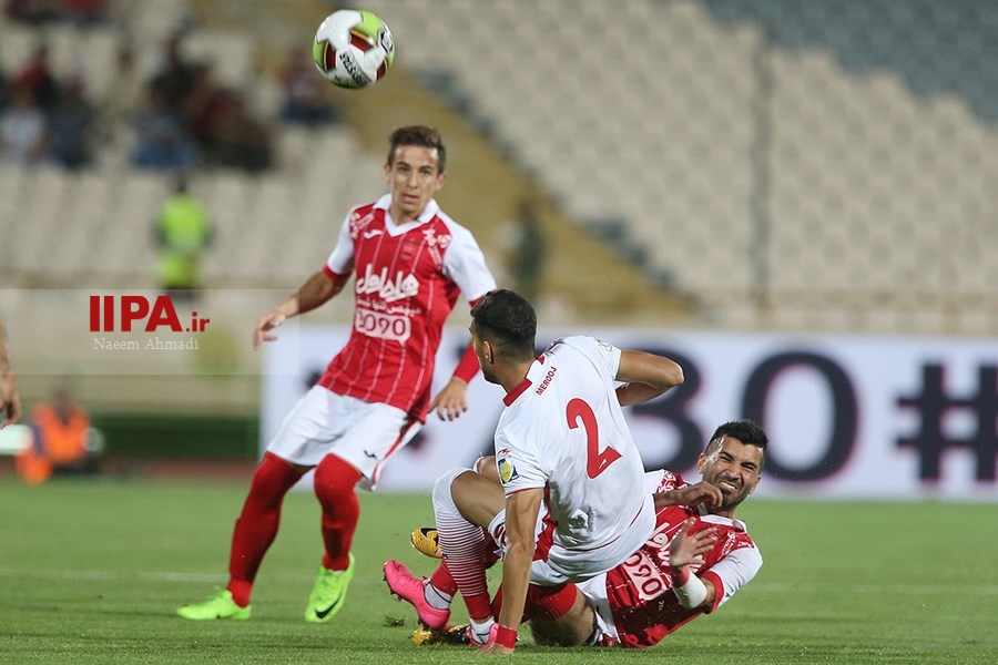   دیدار تیم های فوتبال پرسپولیس و فولاد خوزستان 