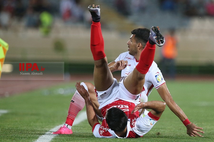   دیدار تیم های فوتبال پرسپولیس و فولاد خوزستان 