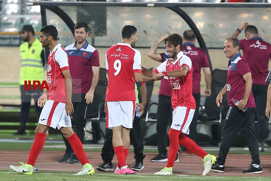   دیدار تیم های فوتبال پرسپولیس و فولاد خوزستان 