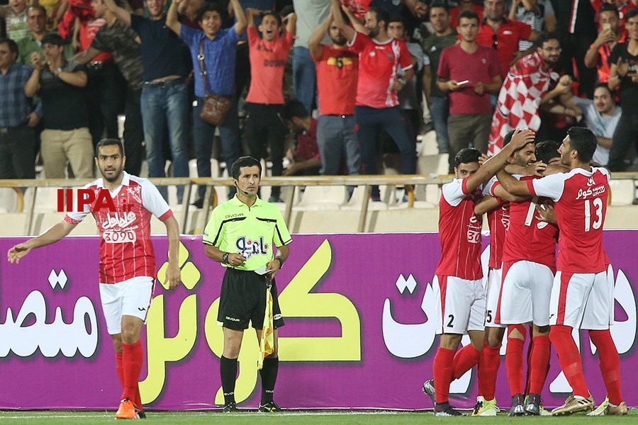   دیدار تیم های فوتبال پرسپولیس و فولاد خوزستان 