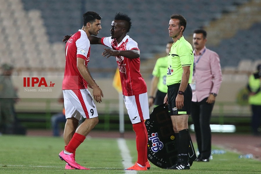   دیدار تیم های فوتبال پرسپولیس و فولاد خوزستان 