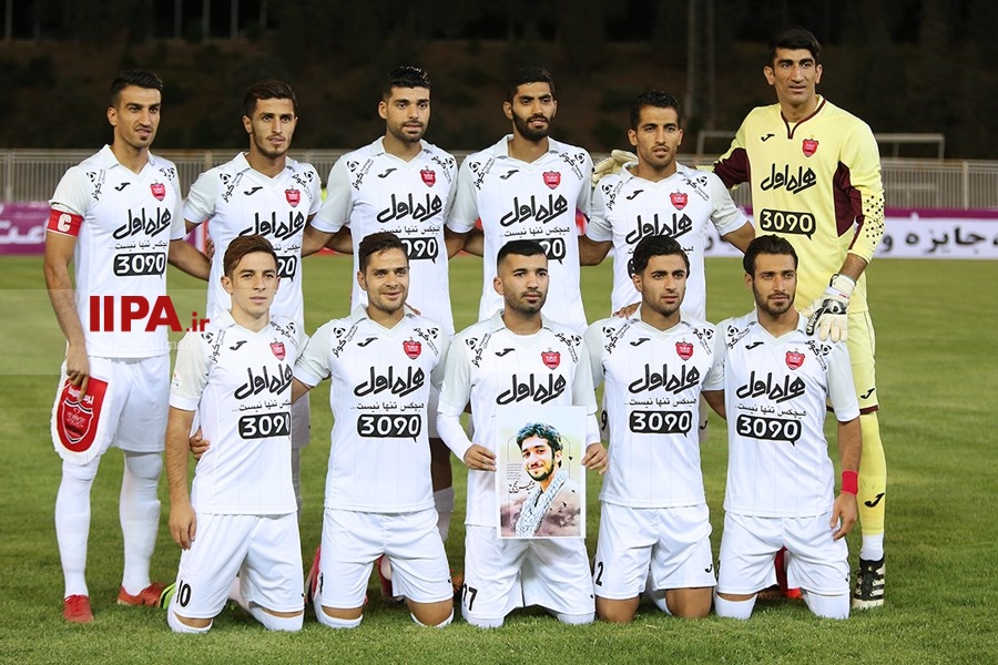   دیدار تیم های فوتبال پرسپولیس و نفت تهران
