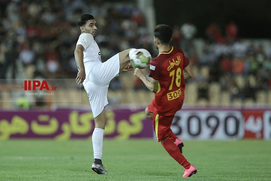   دیدار تیم های فوتبال پرسپولیس و نفت تهران