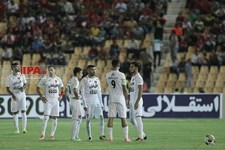   دیدار تیم های فوتبال پرسپولیس و نفت تهران
