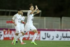   دیدار تیم های فوتبال پرسپولیس و نفت تهران