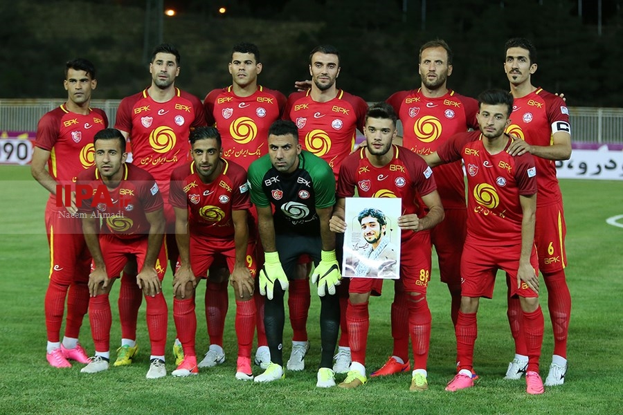   دیدار تیم های فوتبال پرسپولیس و نفت تهران