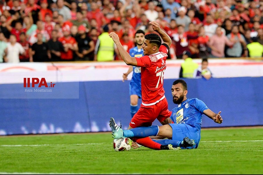   دیدار فوتبال پرسپولیس و استقلال تهران