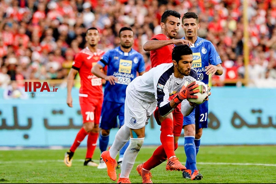   دیدار فوتبال پرسپولیس و استقلال تهران