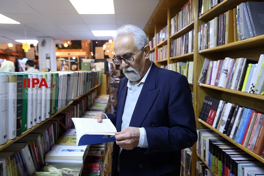   کتابگردی احمد مسجد جامعی